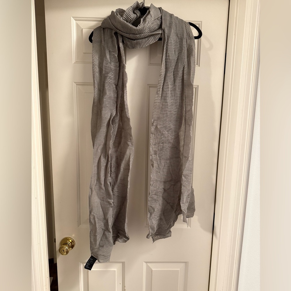 H&M Light Gray Striped/Textured Scarf